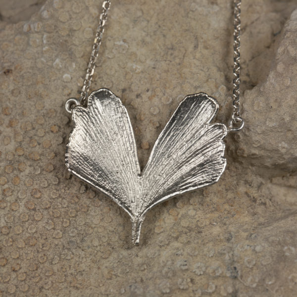 Ginkgoblatt versilbert als Collier (1704006)