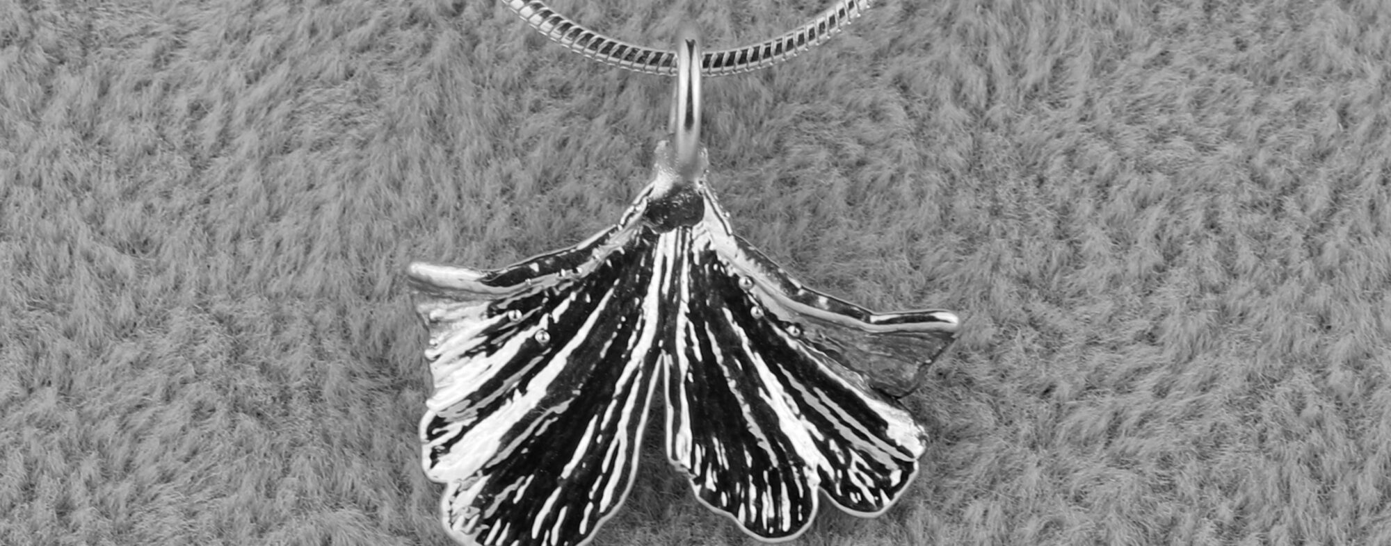 Ginkgoblatt versilbert